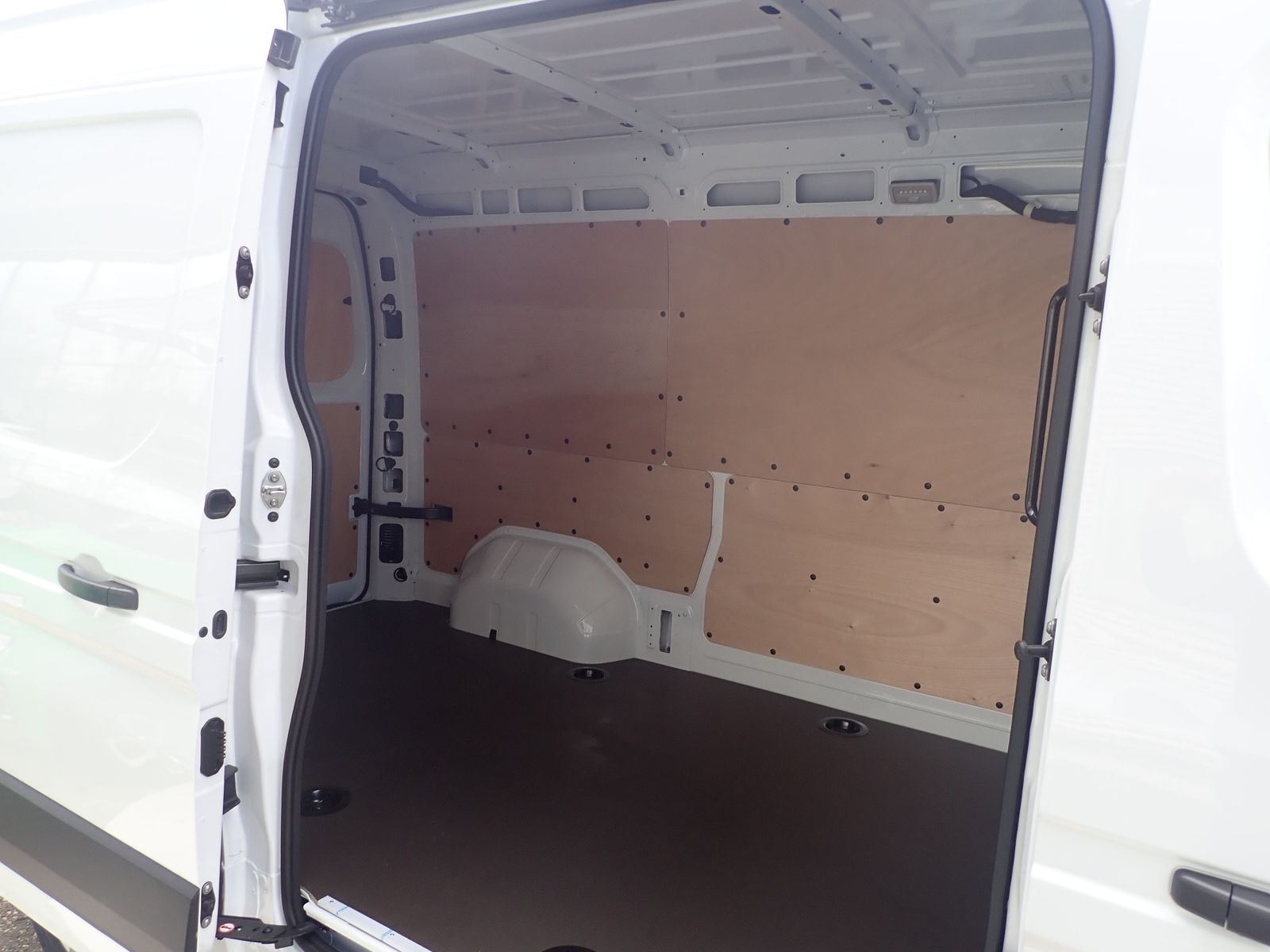 Fahrzeugabbildung Renault Master Kastenwagen FWD Kasten extra L2H2 3,5t Bl