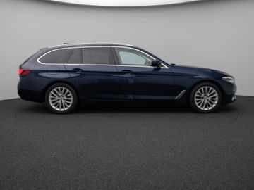 Fahrzeugabbildung BMW 520d xD Luxury Line Kamera HUD DAB HiFi DisplKey