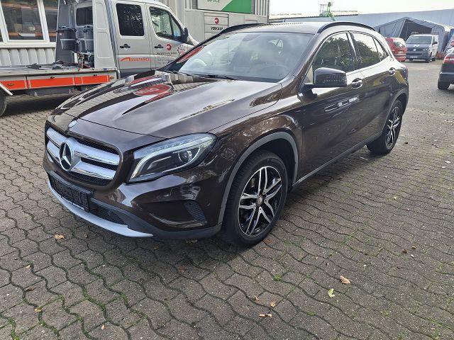 Mercedes-Benz GLA 220