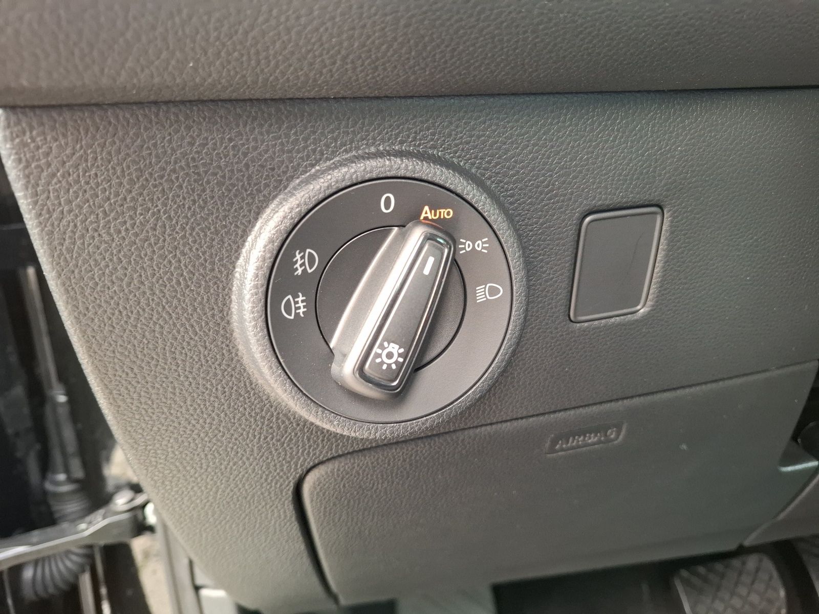 Fahrzeugabbildung SEAT Ateca TSI Xperience DSG LED Navi AID GRA RFK SH