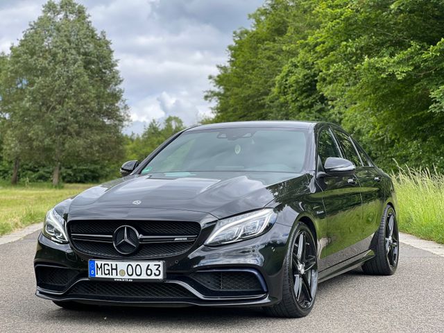 Mercedes-Benz C 63 AMG/PerfAGA/Burmester/Comand/HUD/Carbon/