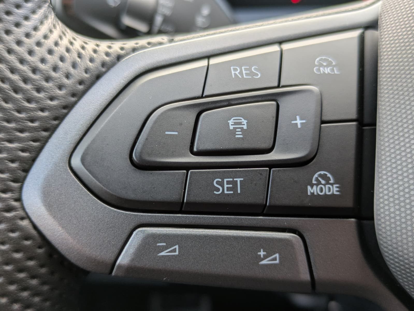 Fahrzeugabbildung Volkswagen Tayron 2.0 TDI 4M R-Line BLACK*7Si*MATRIX*PANO