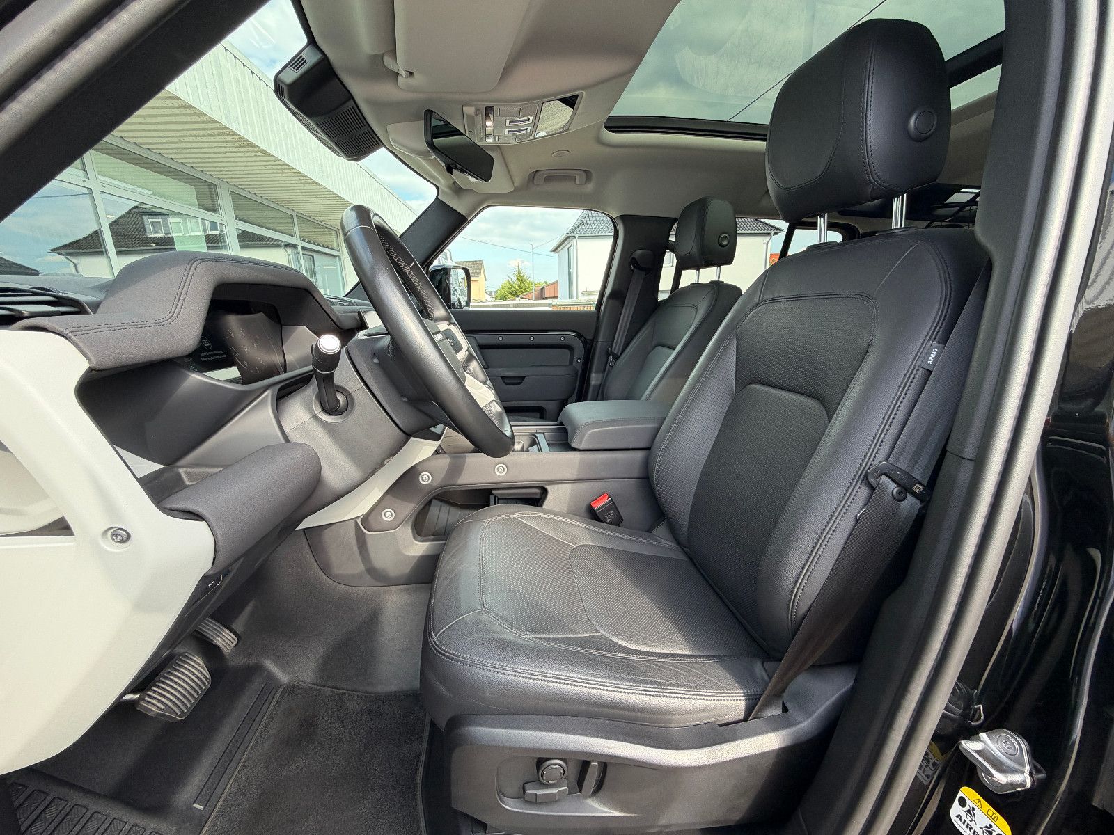 Fahrzeugabbildung Land Rover Defender 110 XS Edition/PANO/AHK/MERIDIAN/3D-KAM