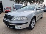 Skoda OCTAViA 1.6i AMBiENTE 1.HAND KLiMA NAVi PDC - Skoda Octavia aus 2007: Kombi