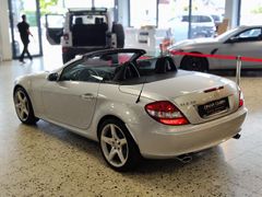 Fahrzeugabbildung Mercedes-Benz SLK 350 Roadster (BI-XENON/PDC/NAVI/LEDER/SHZ/AI