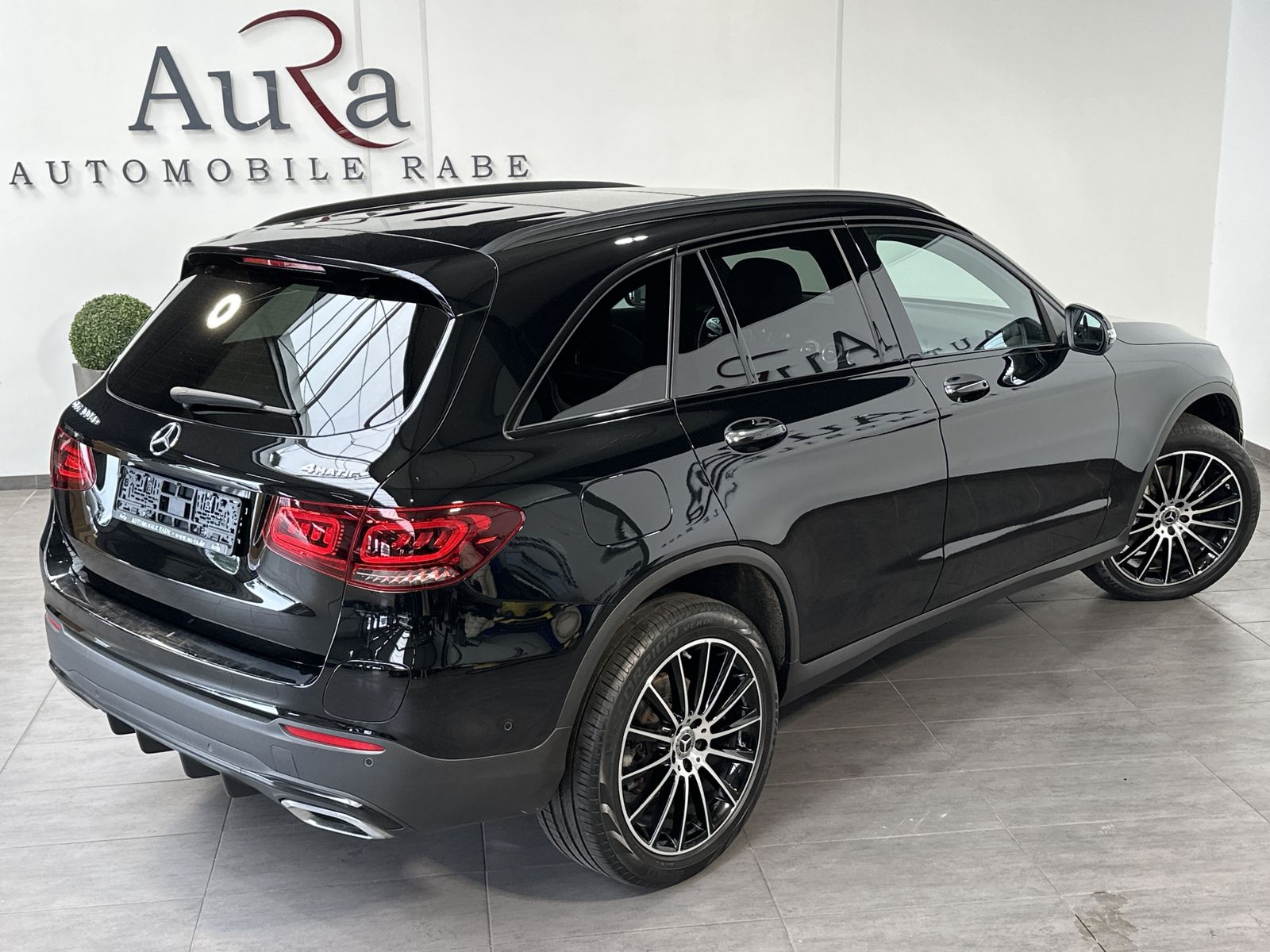 Fahrzeugabbildung Mercedes-Benz GLC 300de 4M AMG-Line NAV+LED+KAM+ACC+PANO+20ZO