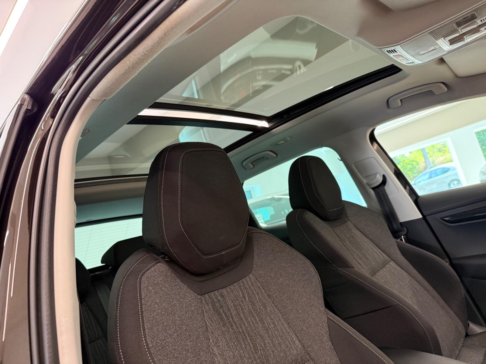 Skoda Karoq 1.6 TDI  Style DSG PANO VIRTUAL TACHO AHK