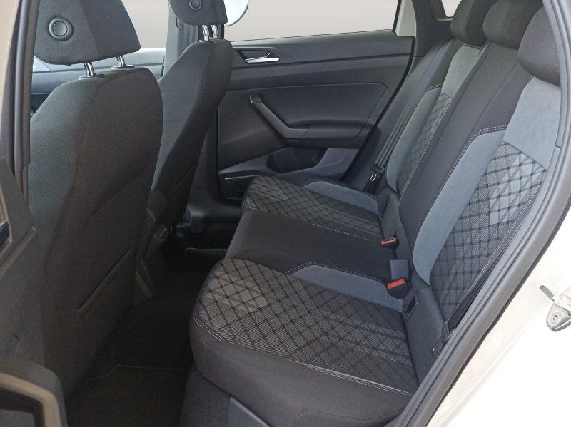 Fahrzeugansicht 16 Fahrzeugabbildung Volkswagen Taigo 1.0 TSI R-Line DSG Black Style
