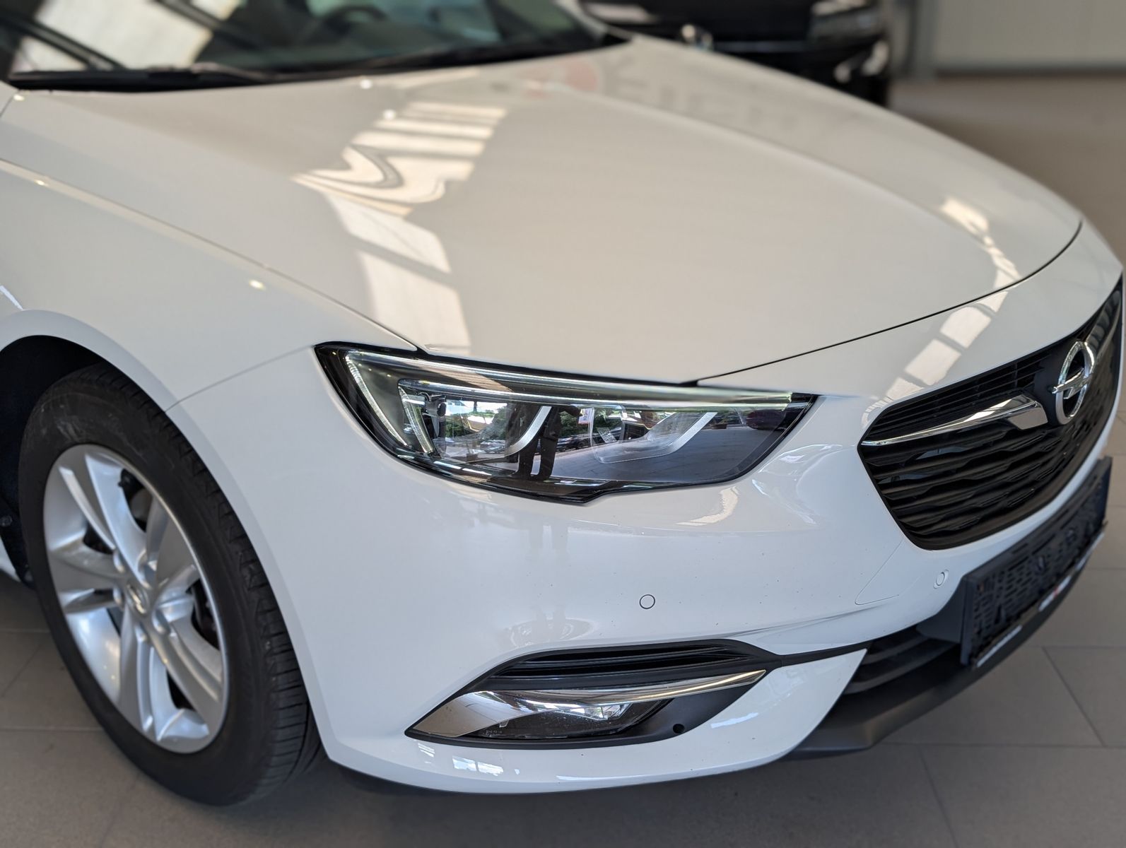 Fahrzeugabbildung Opel Insignia 1.6 CDTI Edition Tempomat PDC SHz AHK