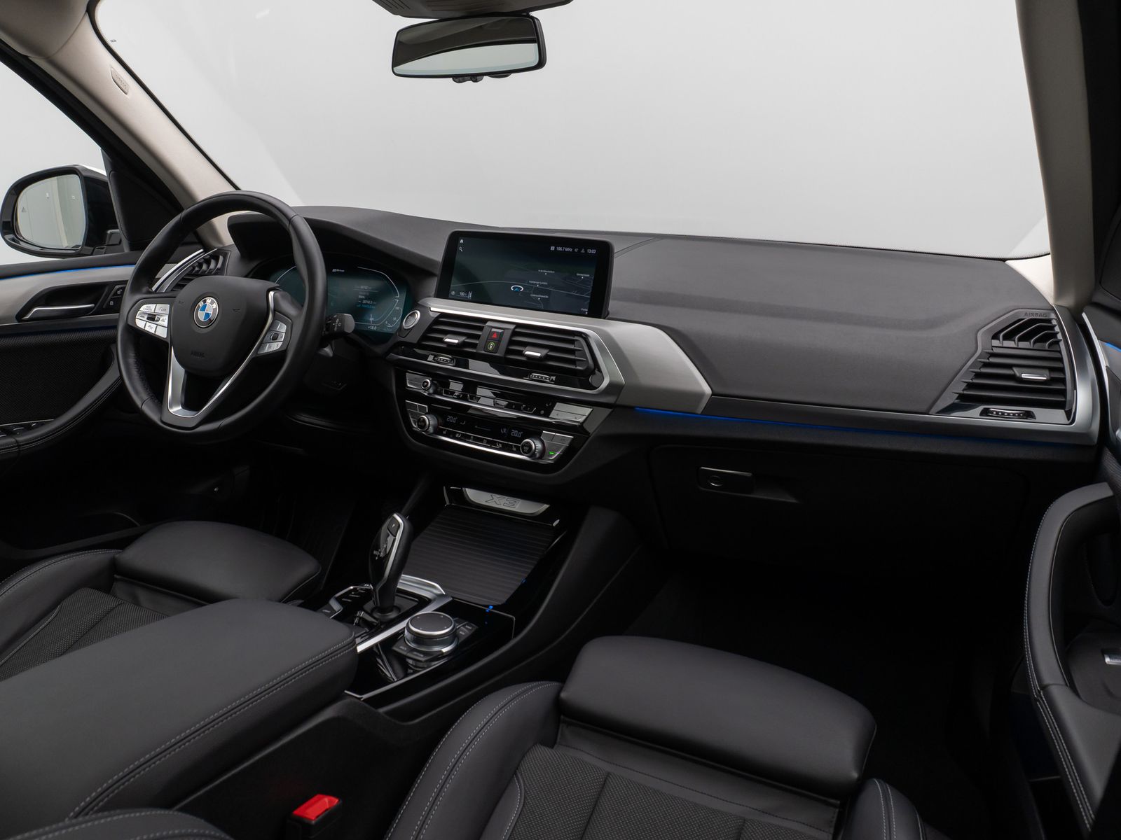 Fahrzeugabbildung BMW X3 xD30e xLine Panorama 360°HUD DAB HiFi Komfort