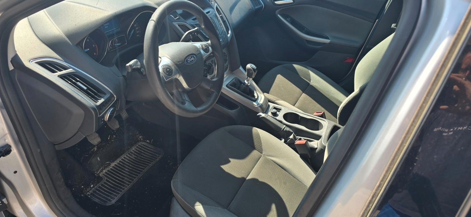 Ford Focus 2012 — photo 14