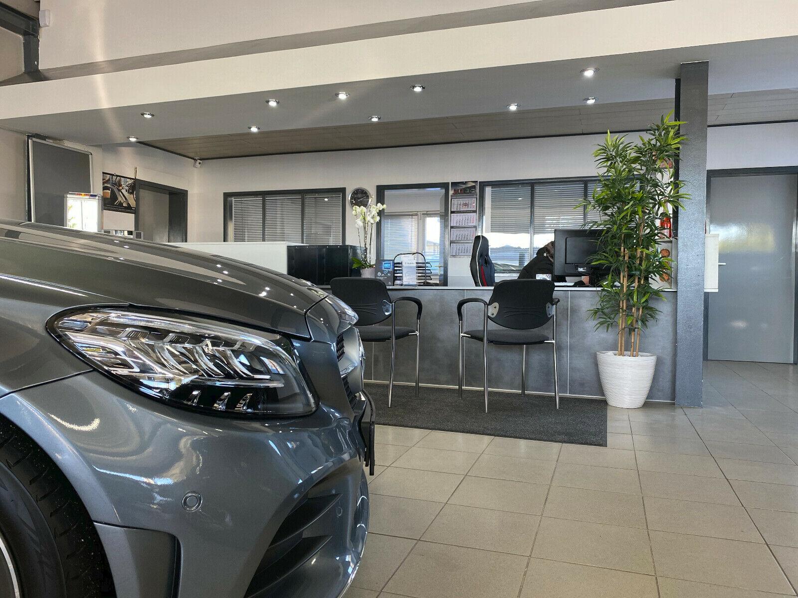 showroom-image-top