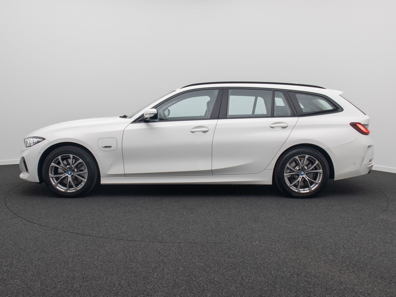 Fahrzeugabbildung BMW 320e Stop&Go AHK Kamera DAB Sportsitz DrivAssist