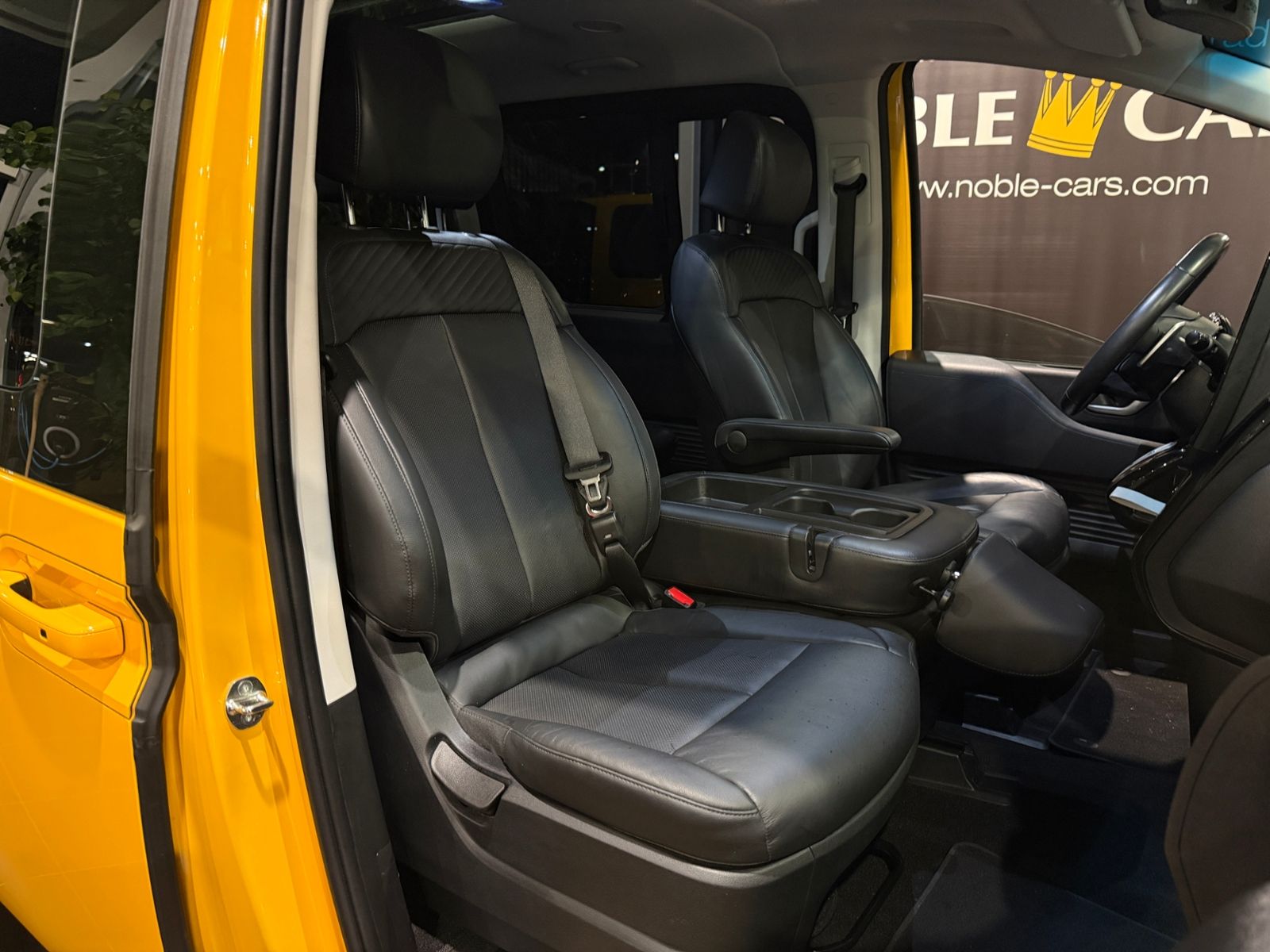 Fahrzeugabbildung Hyundai STARIA Prime 4WD PANO 360° LED NAV SHZ