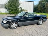 Mercedes-Benz Mercedes E320 Cabrio Top Zustand wenig KM  - Mercedes-Benz E 320: T