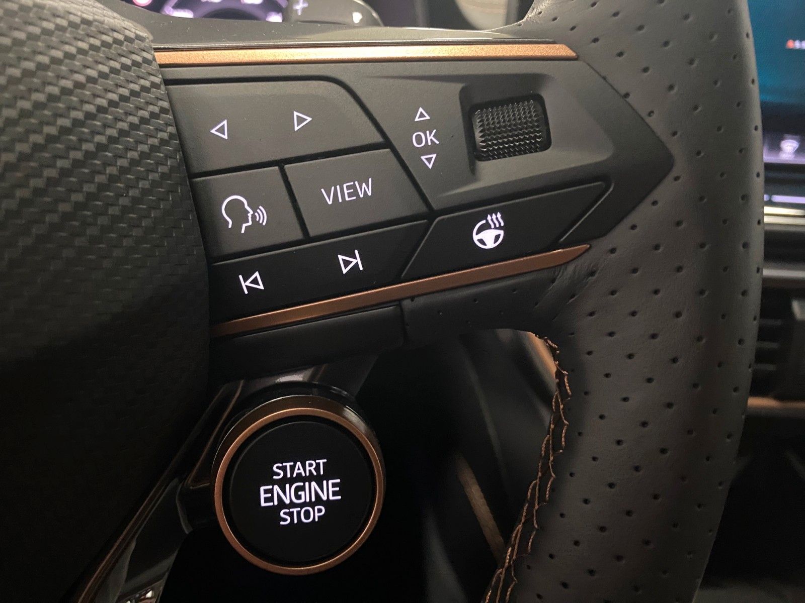 Fahrzeugabbildung CUPRA Leon ST 1.5 eTSI DSG FACELIFT MHEV+5 J. GARANTIE