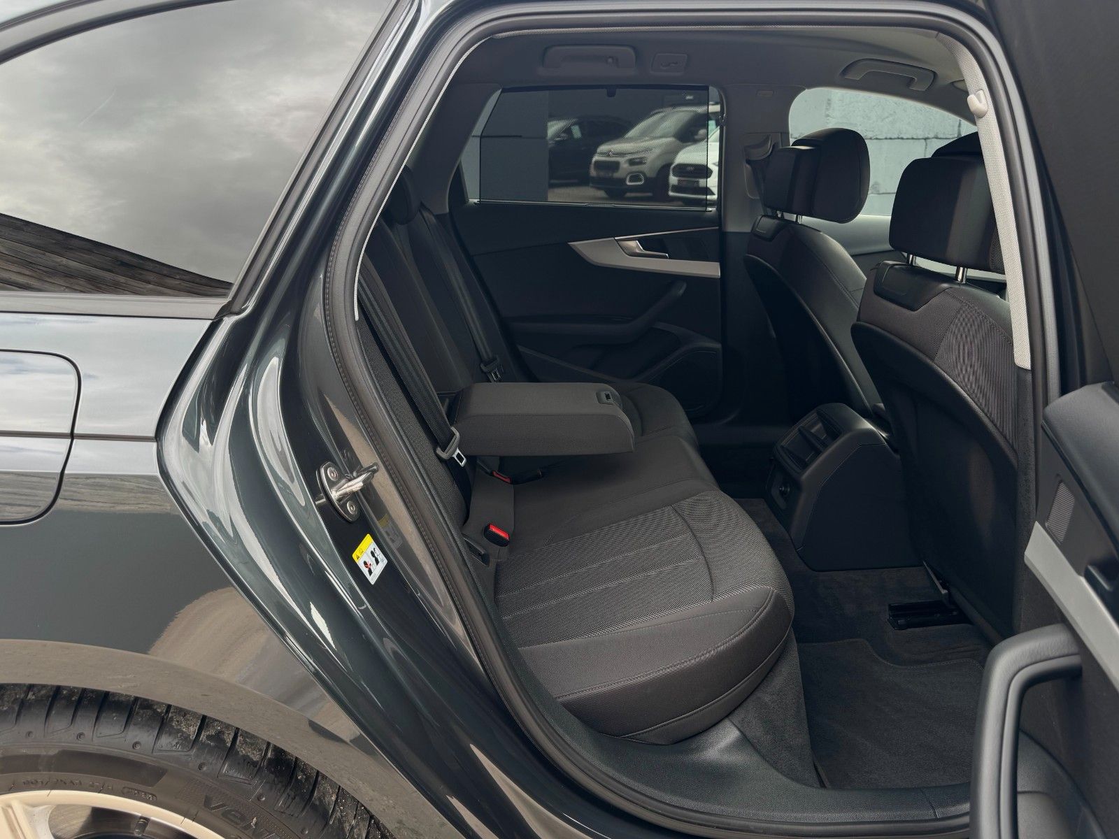 Fahrzeugabbildung Audi A4 Avant 40 TFSI S tronic Kamera Massage AHK SHZ