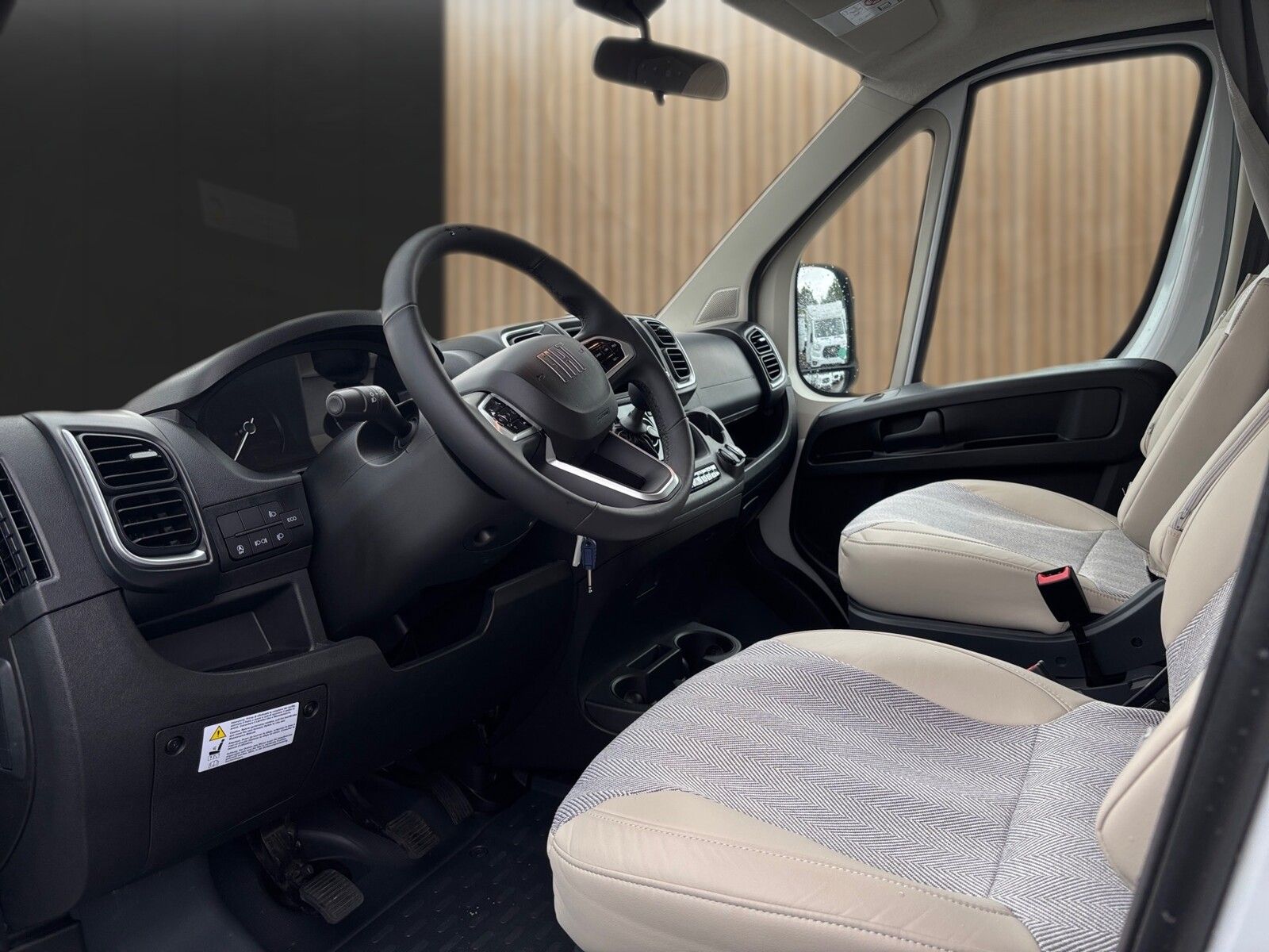 Fahrzeugabbildung Etrusco T 6900 SB Elek. Hubbett, Solaranlage 120W