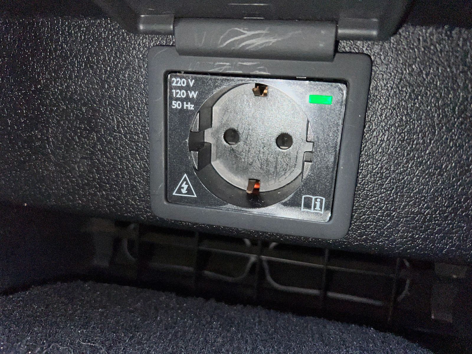 Fahrzeugabbildung Peugeot Traveller Business VIP L2 7-SITZER ABSOLUT VOLL