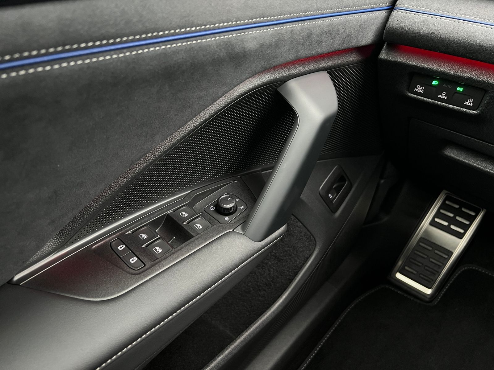 Fahrzeugabbildung Volkswagen Tayron R-Line 2.0 TDI DSG 4MOTION *AHK, IQ.Light