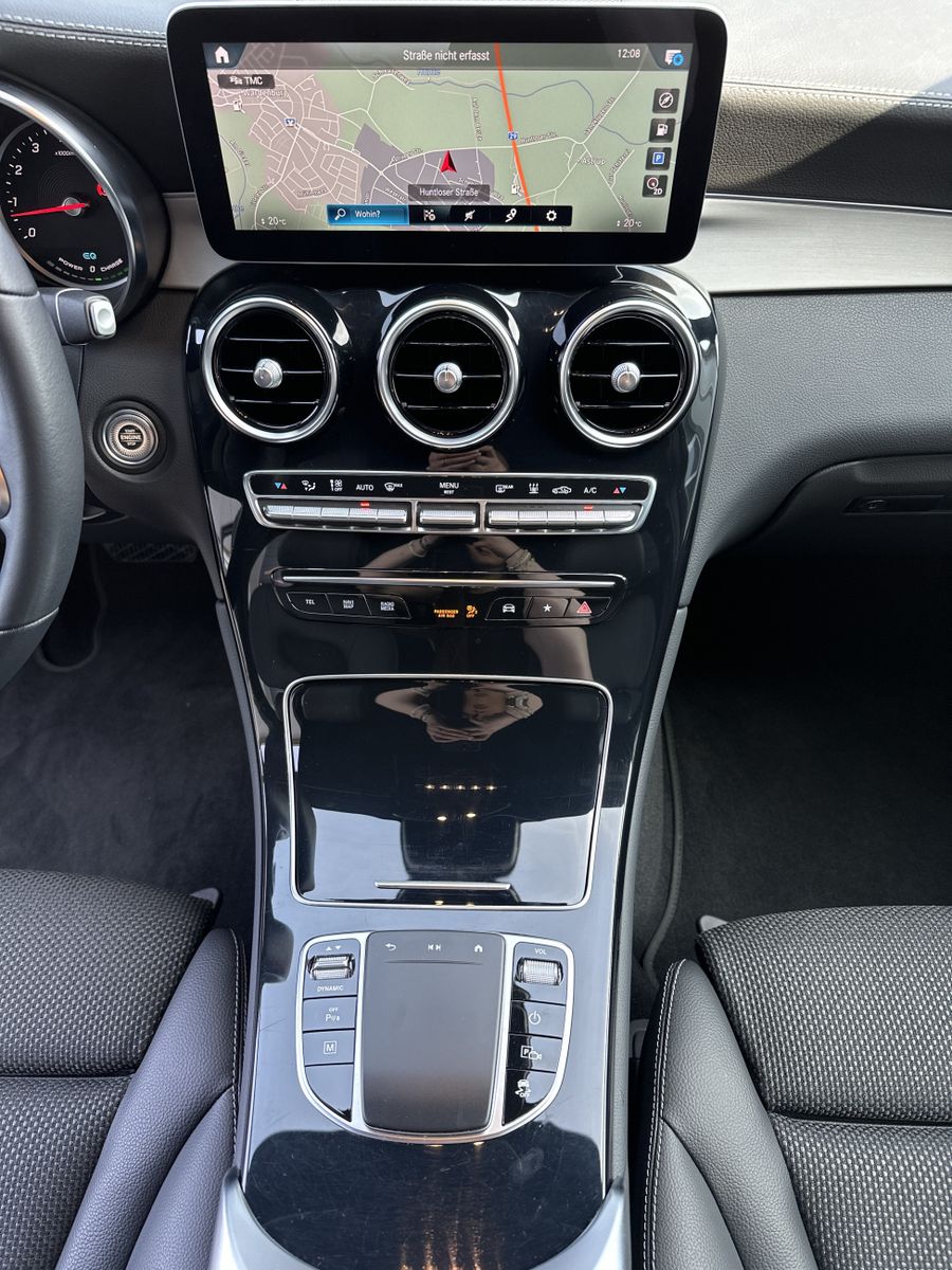 Fahrzeugabbildung Mercedes-Benz GLC 300e 4Matic AMG-Line NAV+LED+CARPLAY+KAMERA
