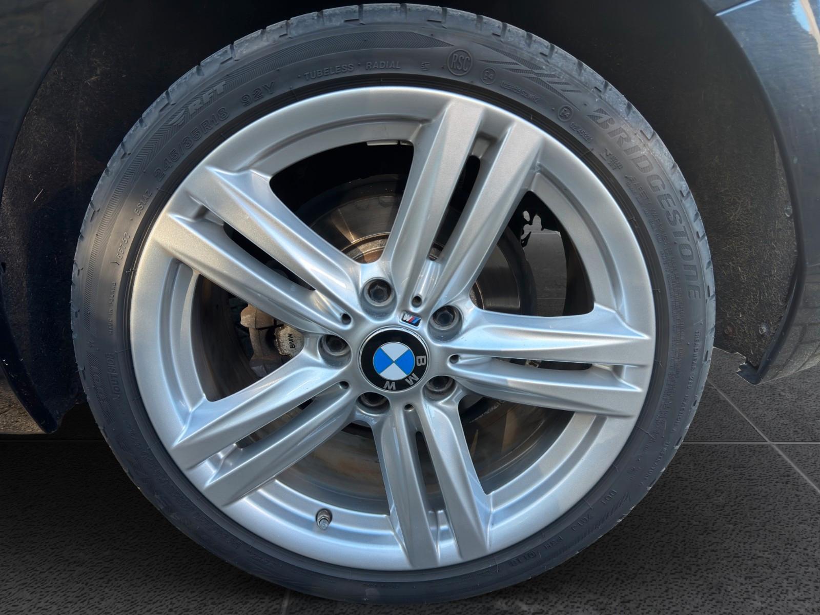 BMW 120i*Sport Line* TEMPOMAT*LED*NAVI*PDC*