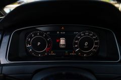 Fahrzeugabbildung Volkswagen Golf VII Lim. R 4Motion*top*8-fach bereift*
