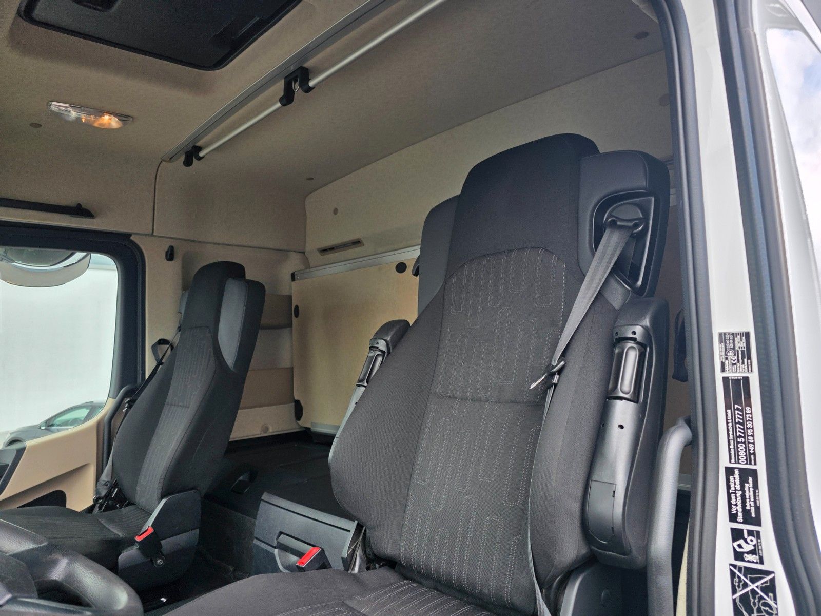 Fahrzeugabbildung Mercedes-Benz Actros 2542 L 6x2 BDF Retarder ADR