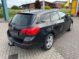 Opel Astra J Sports Tourer Design Edition - Opel Astra aus 2011 mit Diesel-Antrieb