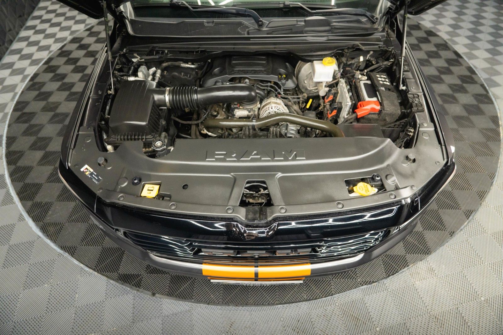 Fahrzeugabbildung Dodge RAM 5.7 V8 HEMI 4x4 OFFROAD Night Limited 19%