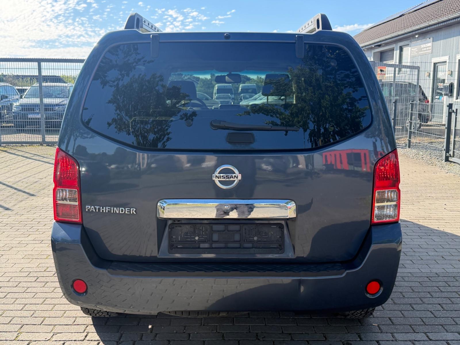 Nissan Pathfinder LE 2.5 dCi 171 ch BVA 4x4 / 7 places / 1ère main / Toit ouvrant / Cuir / Caméra de recul