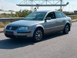 Volkswagen Passat 1.6 Comfortline/TÜV NEU/SERVICE NEU/KLIMA - Volkswagen Passat aus 2003