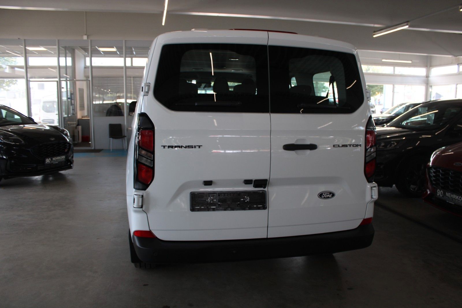 Fahrzeugabbildung Ford Transit Custom Kombi Trend 9-Sitzer LED NAVI CAM