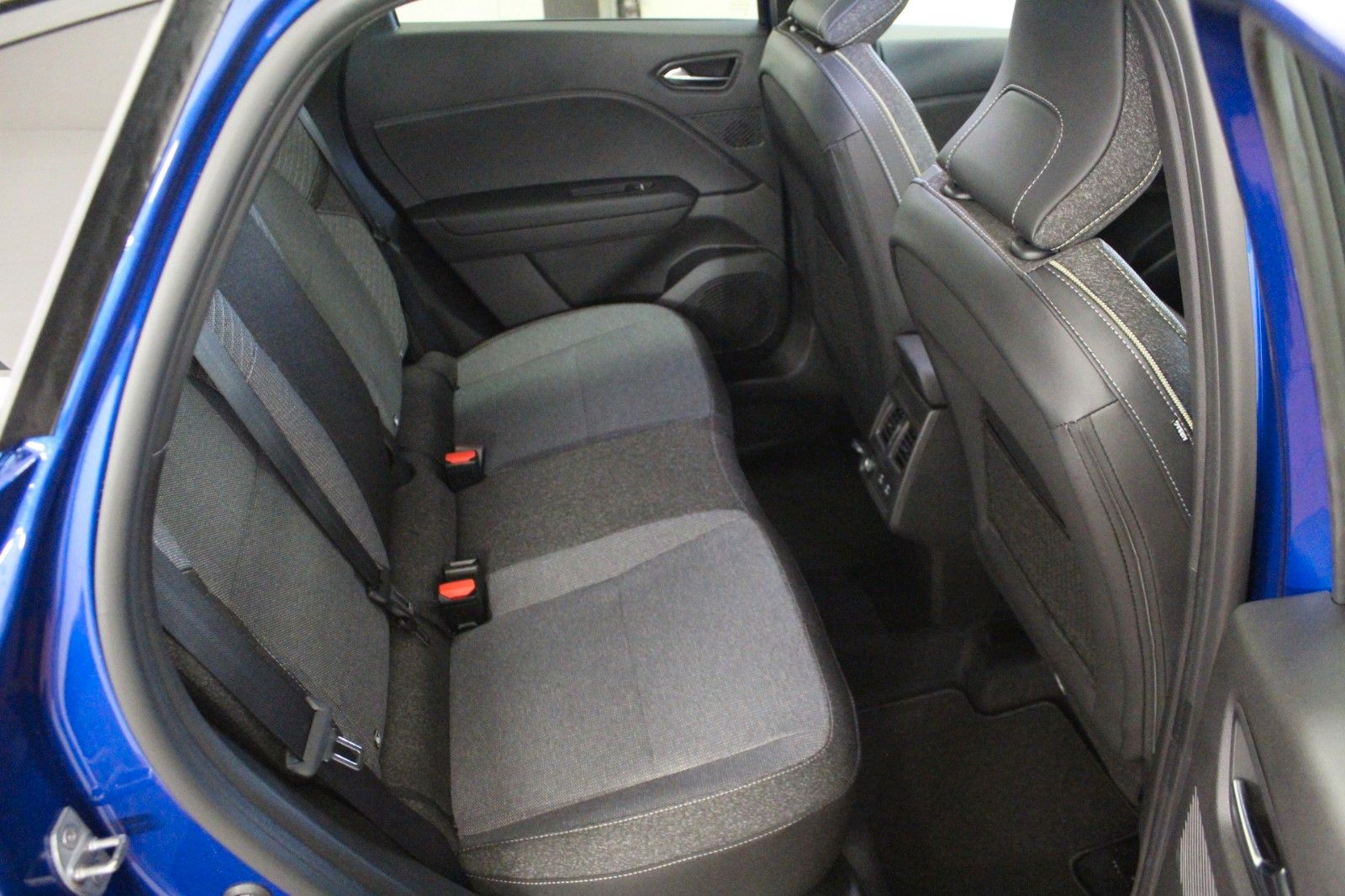 Fahrzeugabbildung Renault Captur Mild Hybrid 140 EDC *Navigations-Paket*