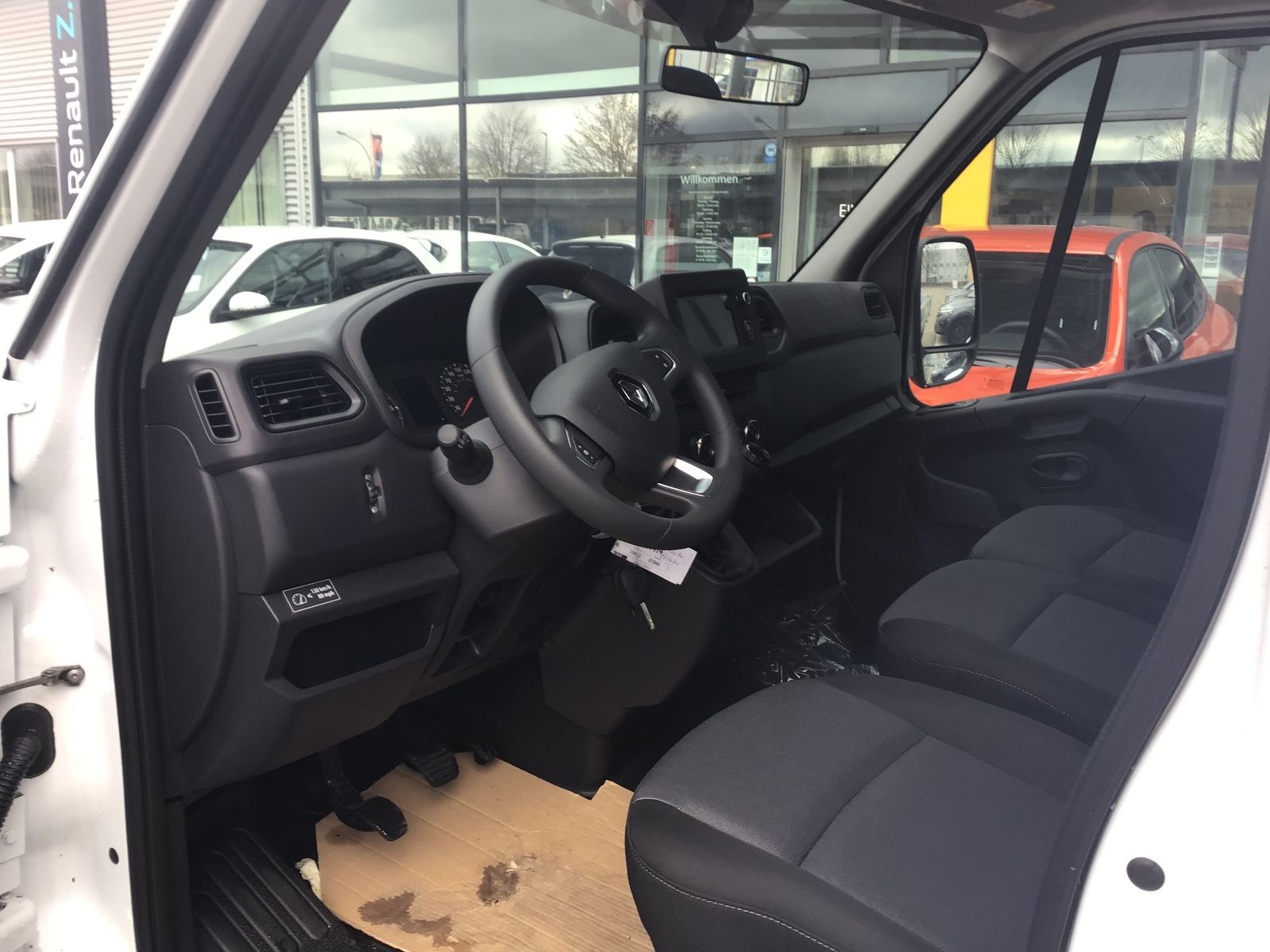 Fahrzeugabbildung Renault Master Pritsche L3H1 3,5t dCi145