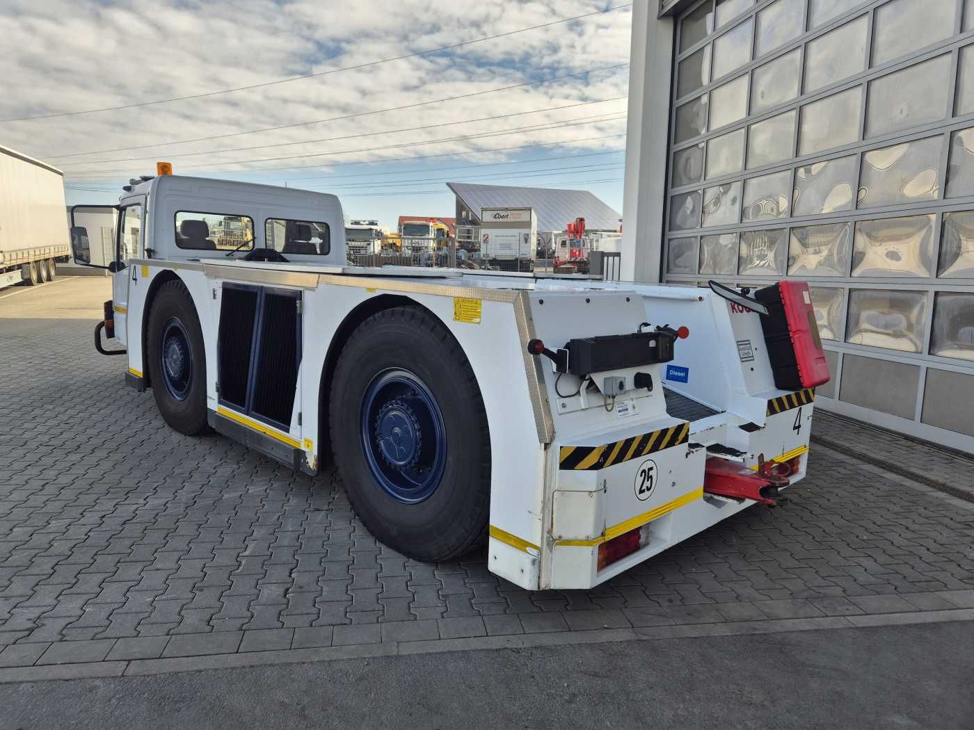 Fahrzeugabbildung Andere Kamag TowBear TT35/22-280 Flugzeugschlepper