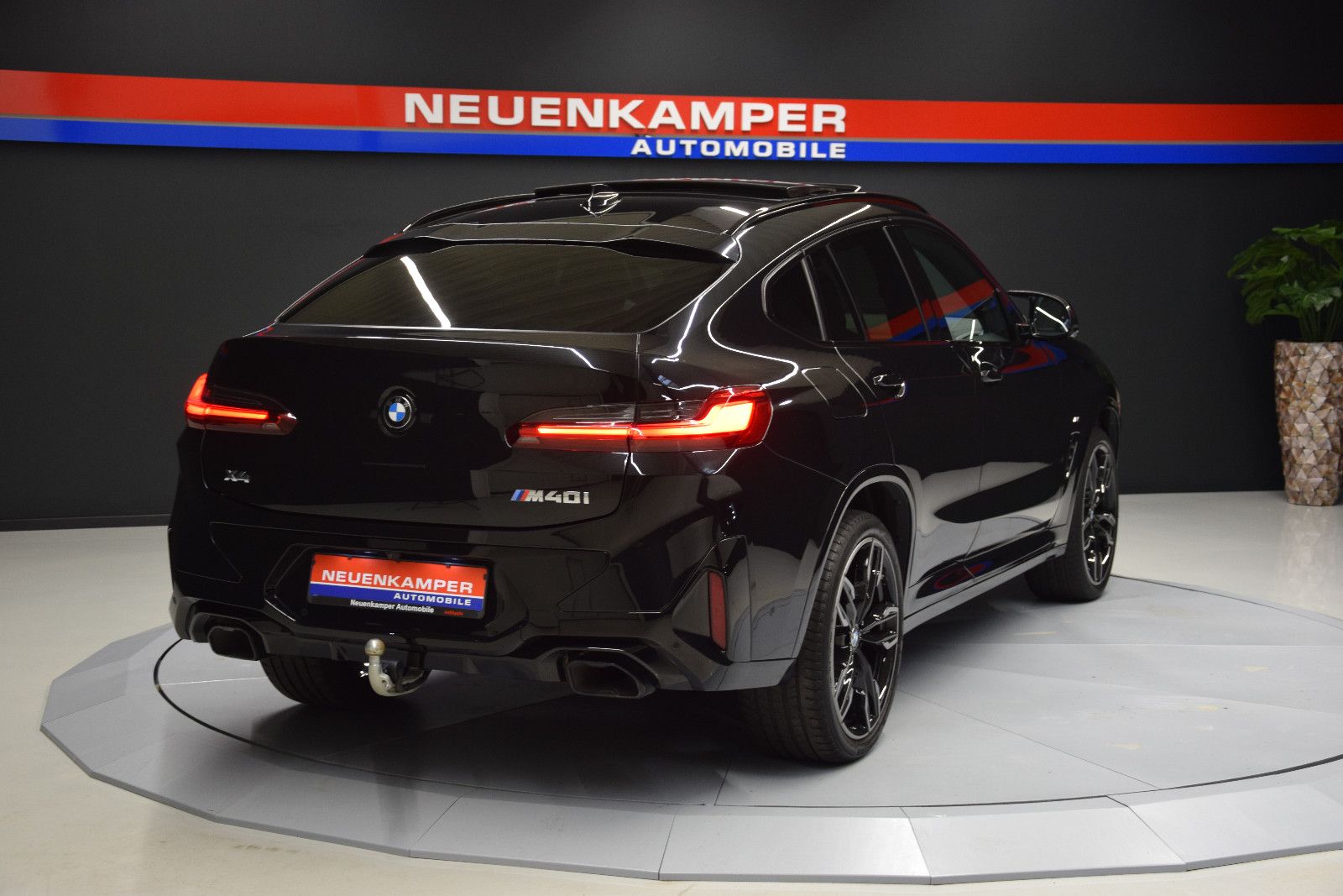 Fahrzeugabbildung BMW X4 M40i xD Laser Pano ACC h/k AHK 360° 21"Memory