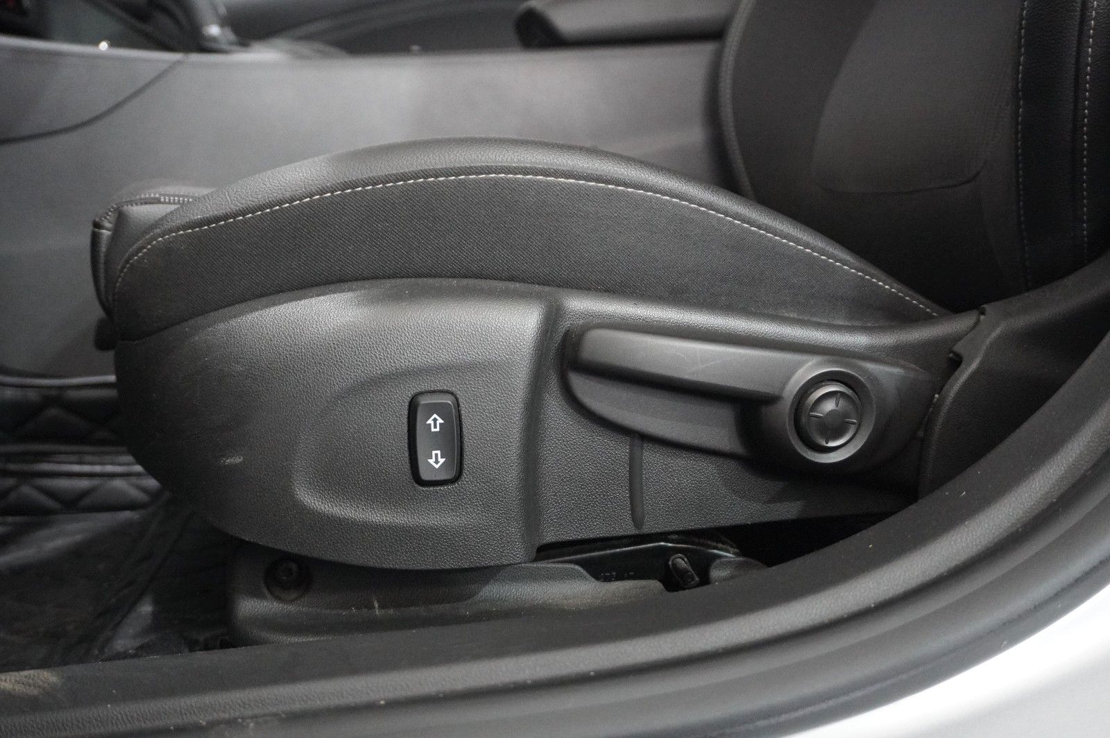 Fahrzeugabbildung Opel Insignia B ST 1.5T DYNAMIC NAVI/MATRIX/KAMERA/SH