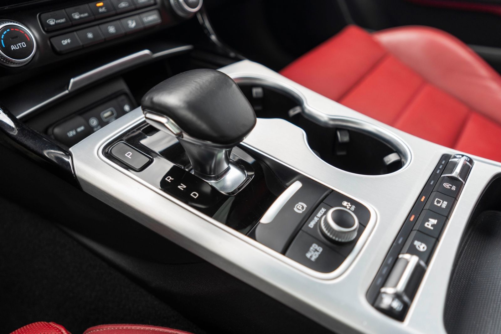 Fahrzeugabbildung Kia Stinger 3.3 T-GDI AWD GT HUD ACC 360° CARPLAY
