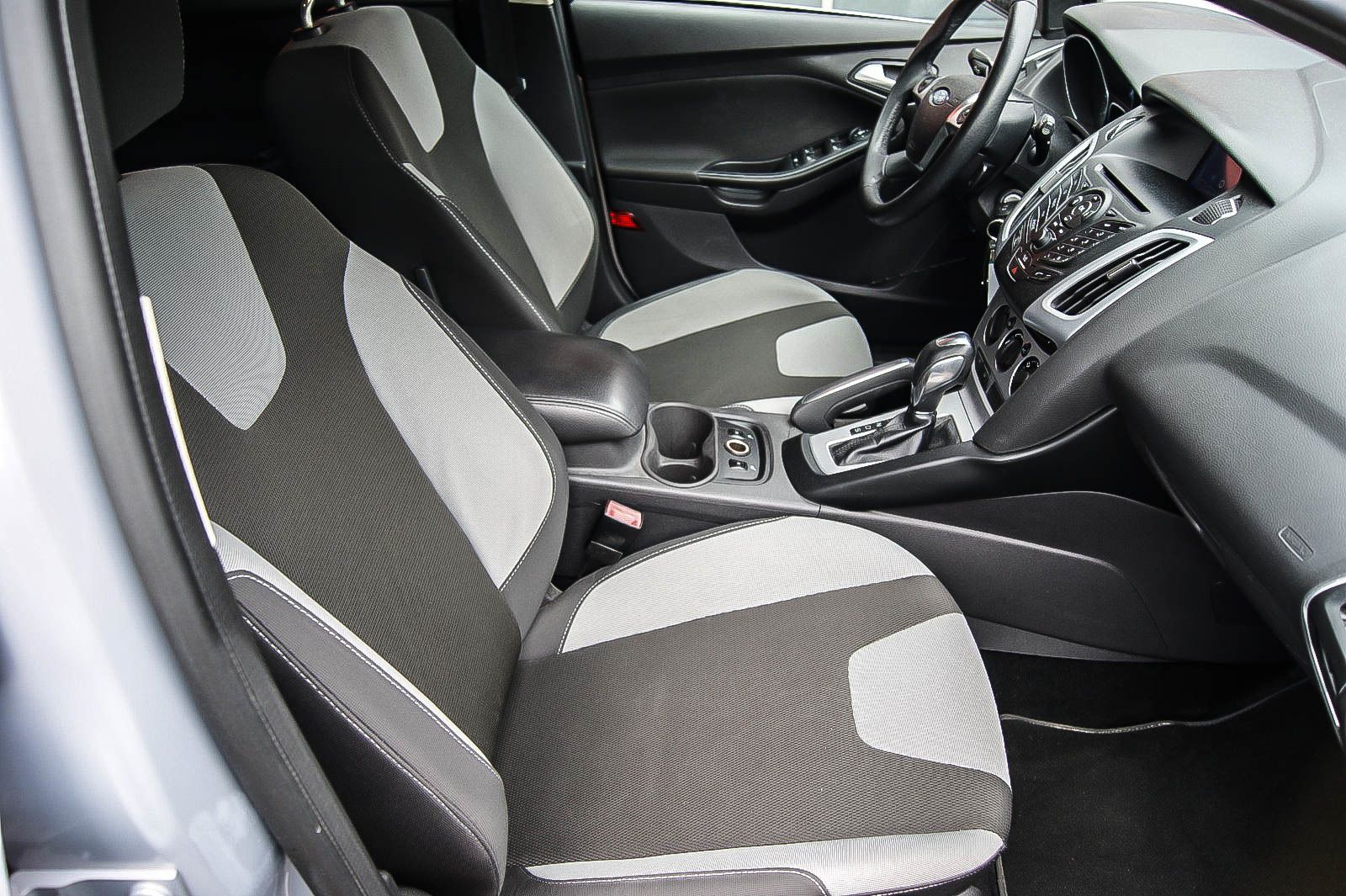 Fahrzeugabbildung Ford Focus Turnier Champions Edition AUTOMATIK