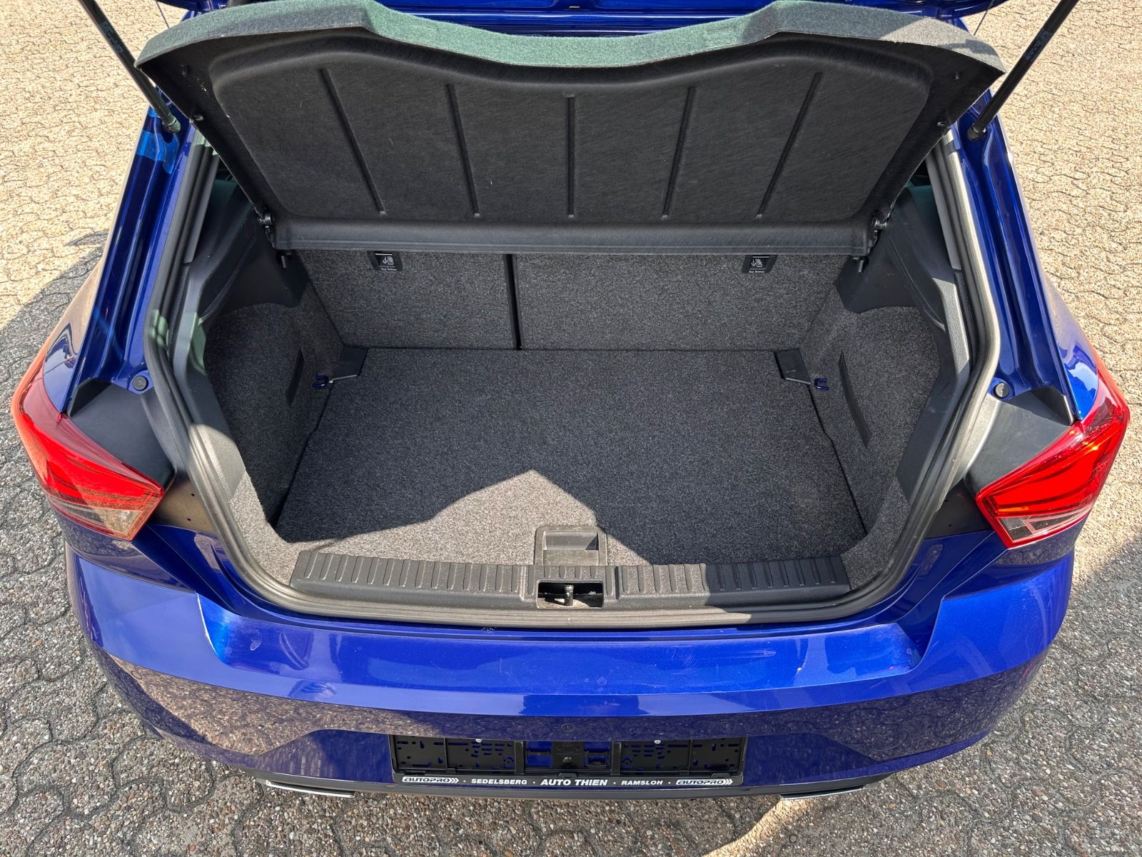 Fahrzeugabbildung SEAT Ibiza Black Edition 1.0 TSI DSG ACC/Navi/RFK/APP