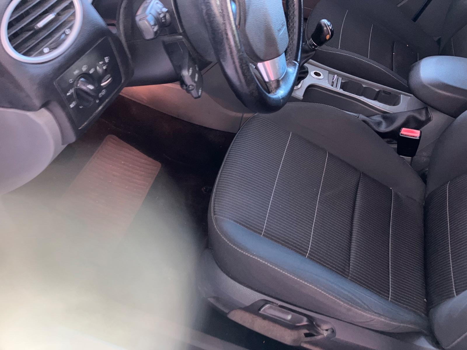 Ford Focus 2009 — photo 24