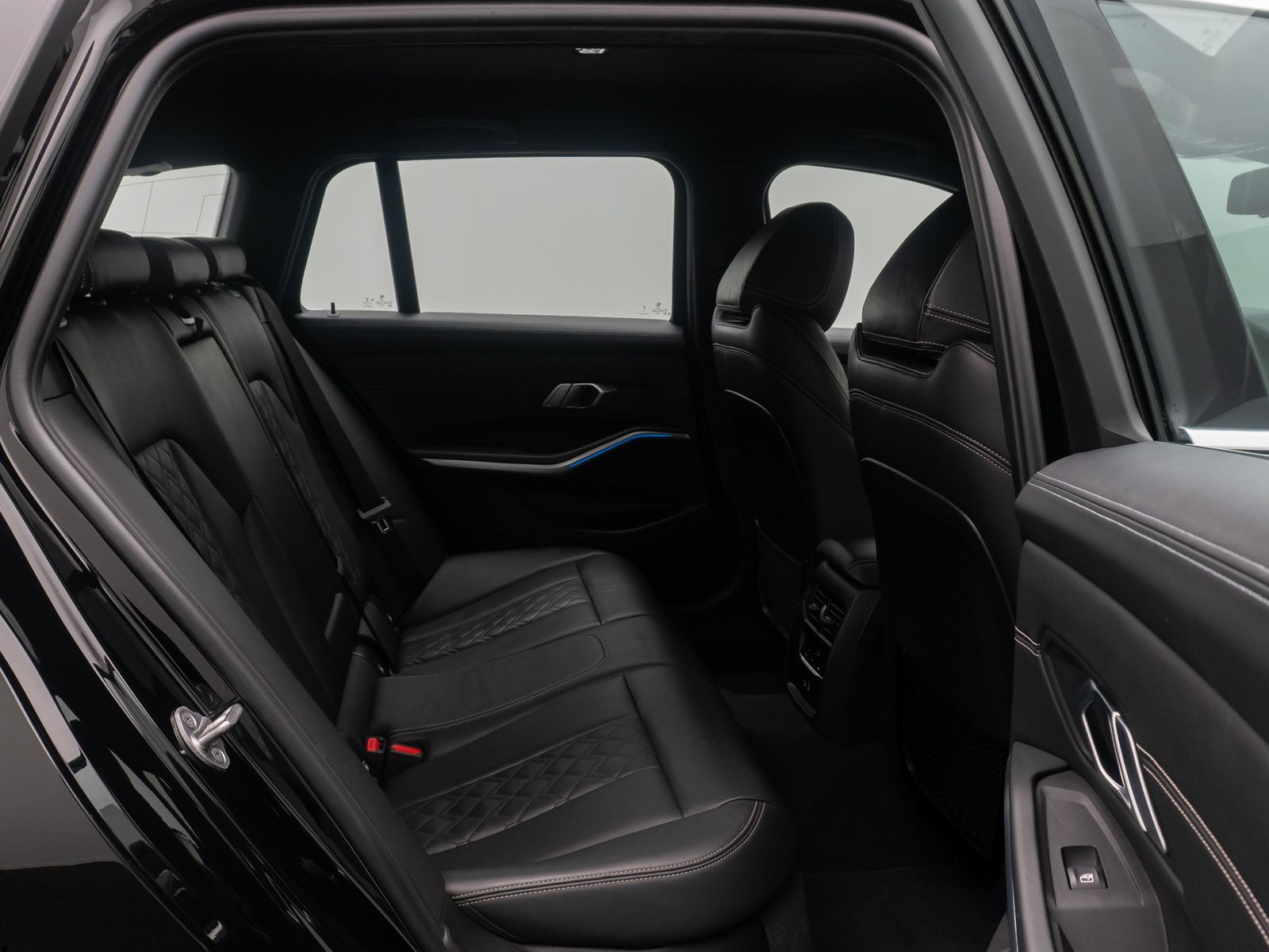 Fahrzeugabbildung BMW 330e Luxury Line Laser DAB 360°HUD Leder Komfort