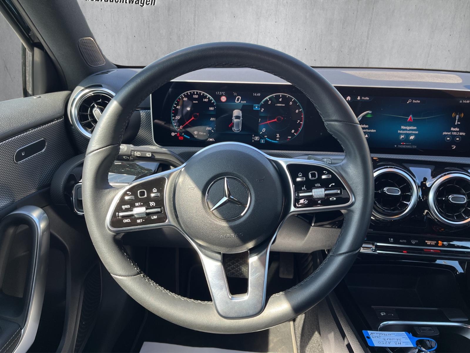 Mercedes-Benz A 250  Business PDC/LANE/APP/NAVI/KLIMAA