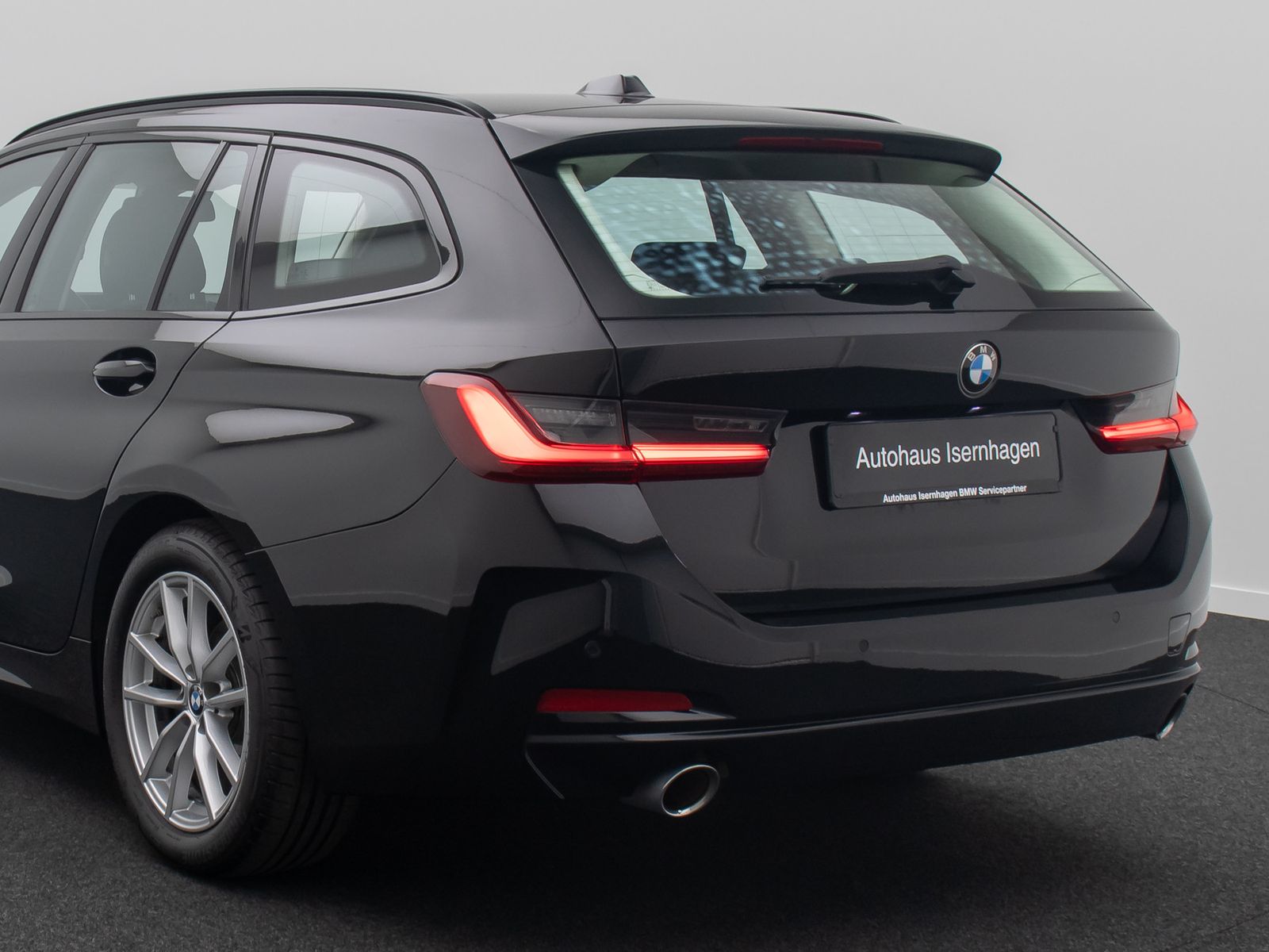 Fahrzeugabbildung BMW 318i GeschwindigReg DAB CockpitPlus PDC LED 17"