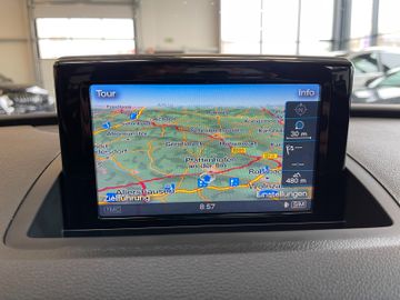 Audi Q3 2.0 TDI quattro *BI-XENON*APS*NAVI*AHK*LED*