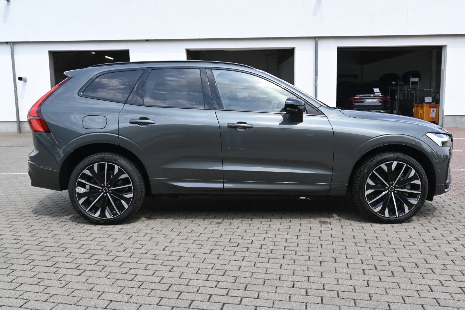 Fahrzeugabbildung Volvo XC60 T8 Plug-in AWD Ultra Dark*LUFT*360°*ACC