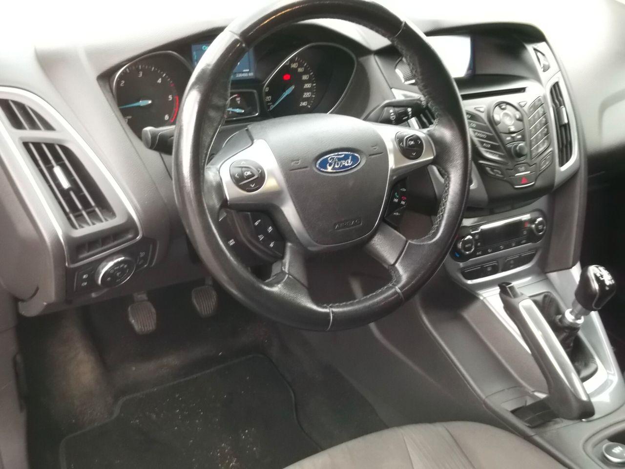 Ford Focus 2011 — photo 9