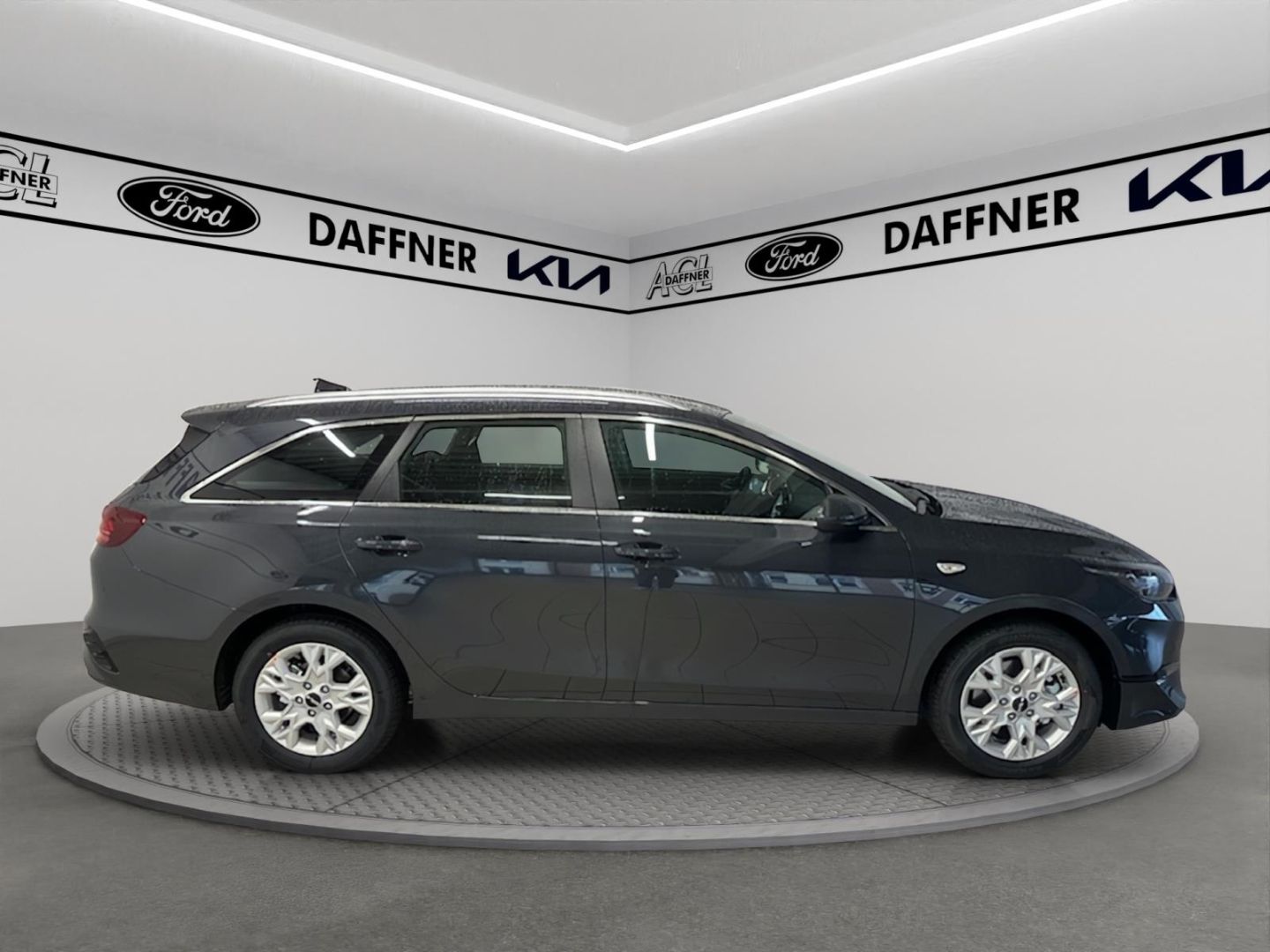 Fahrzeugabbildung Kia Ceed_sw Vision Navi SHZ Kamera SpurhalteASS DAB