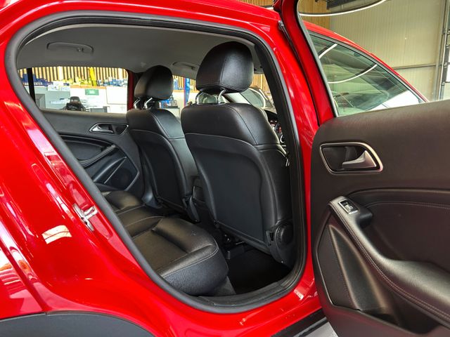 Mercedes-Benz GLA 200 *ACC*PDC*NAVI*TOTWINKEL*KLIMA*LED*
